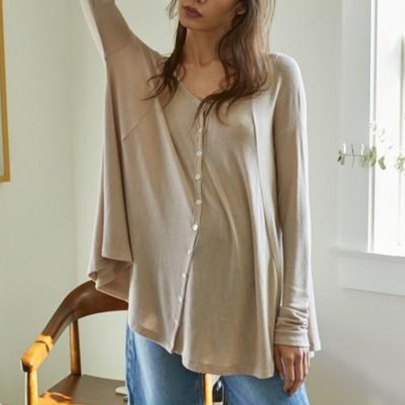 Nwt Knit Hacci Round Neck Button Down detailed Over-Sized Long Sleeve Top - Picture 4 of 4